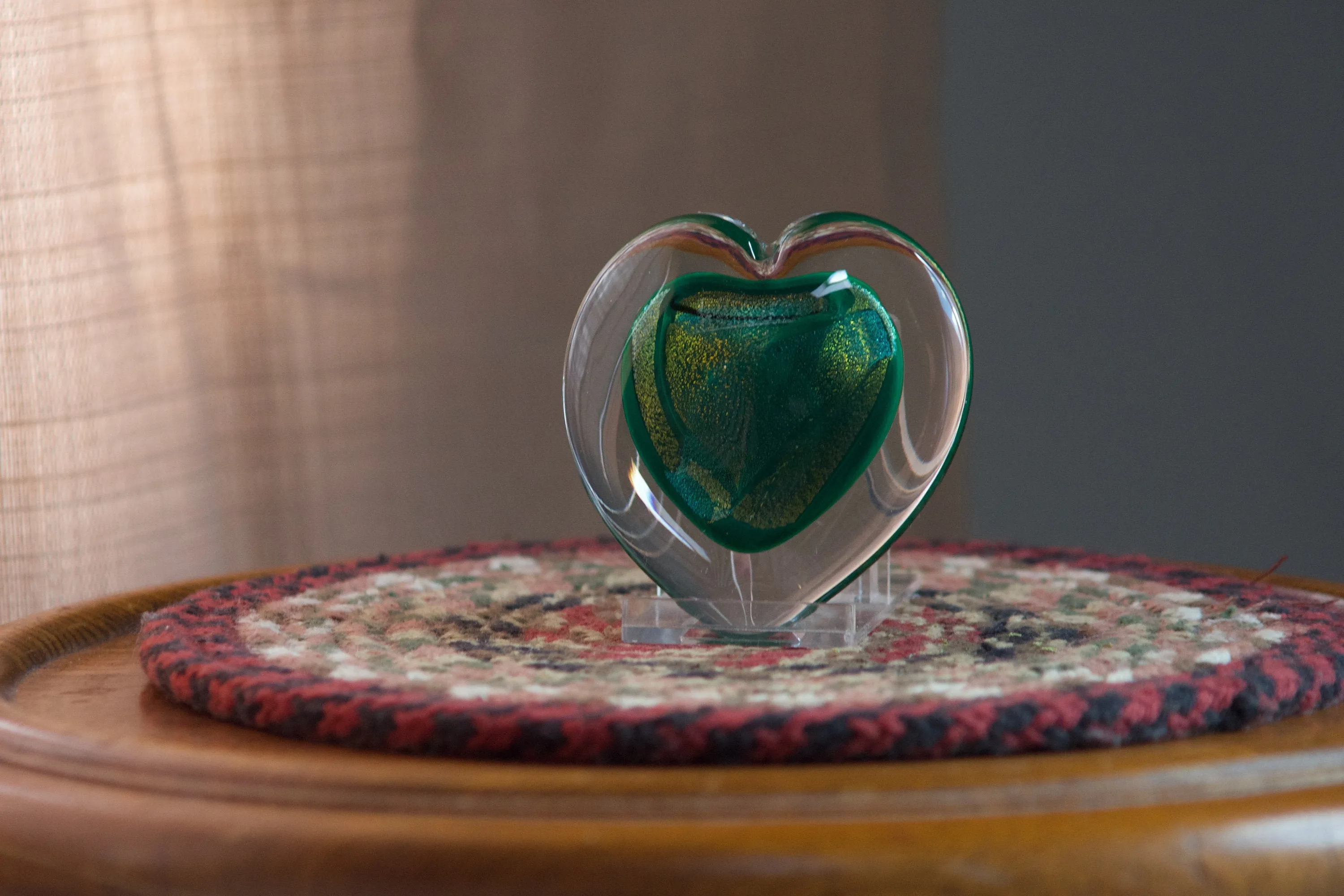 Beautiful Shawn Messenger Dichroic Heart Shaped Glass Paperweight