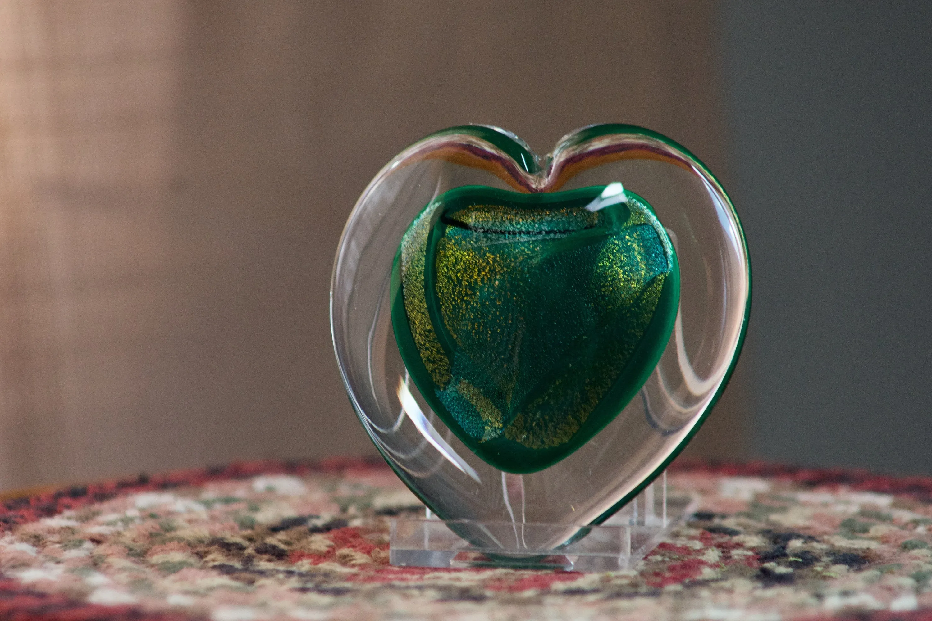 Beautiful Shawn Messenger Dichroic Heart Shaped Glass Paperweight